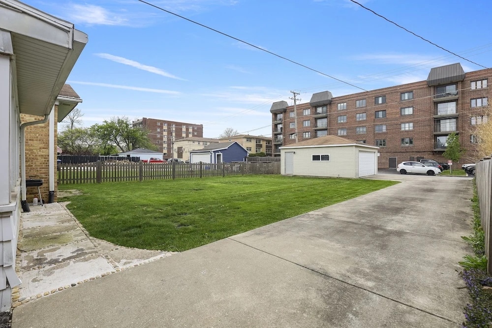 Charming Retreat In The Heart Of Des Plaines 3 Bedroom Residence by RedAwning