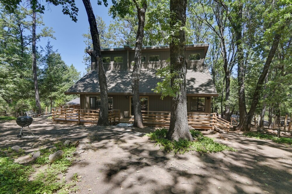 Welcoming Cole Ridge Chalet in Kelseyville!