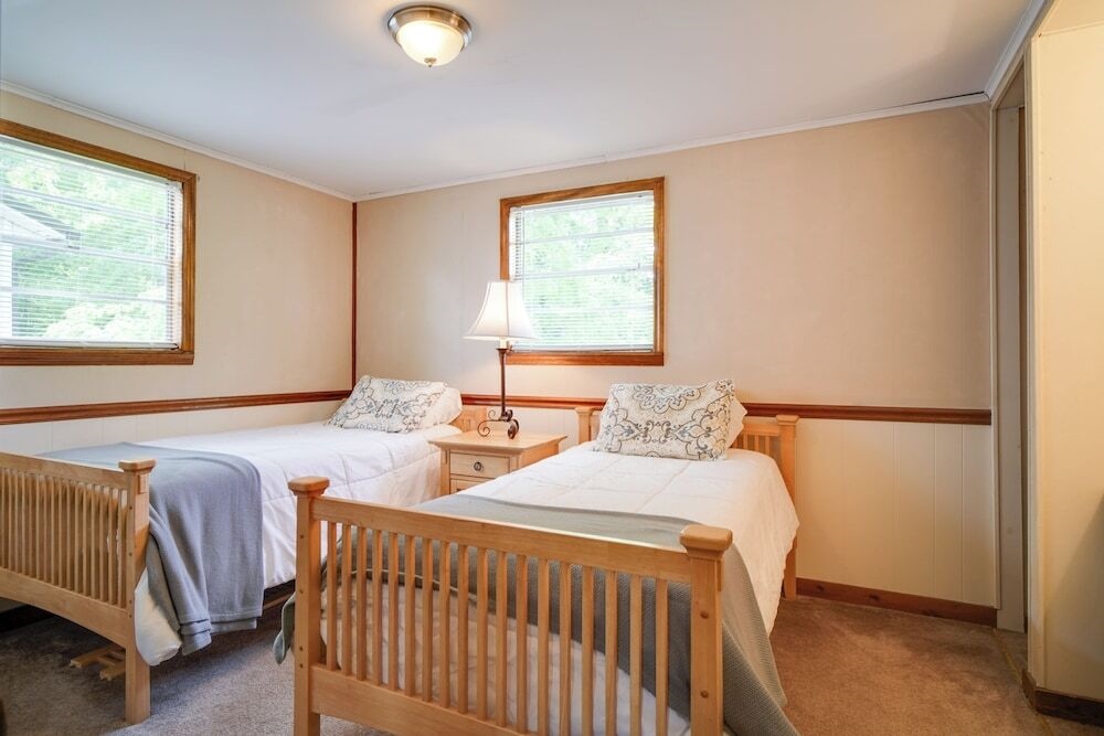 Lakefront Cabin in Dandridge w/ Fire Pit & Grill!