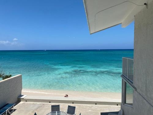 Enjoy Sunsets at Fully Equipped Condo at the Beach