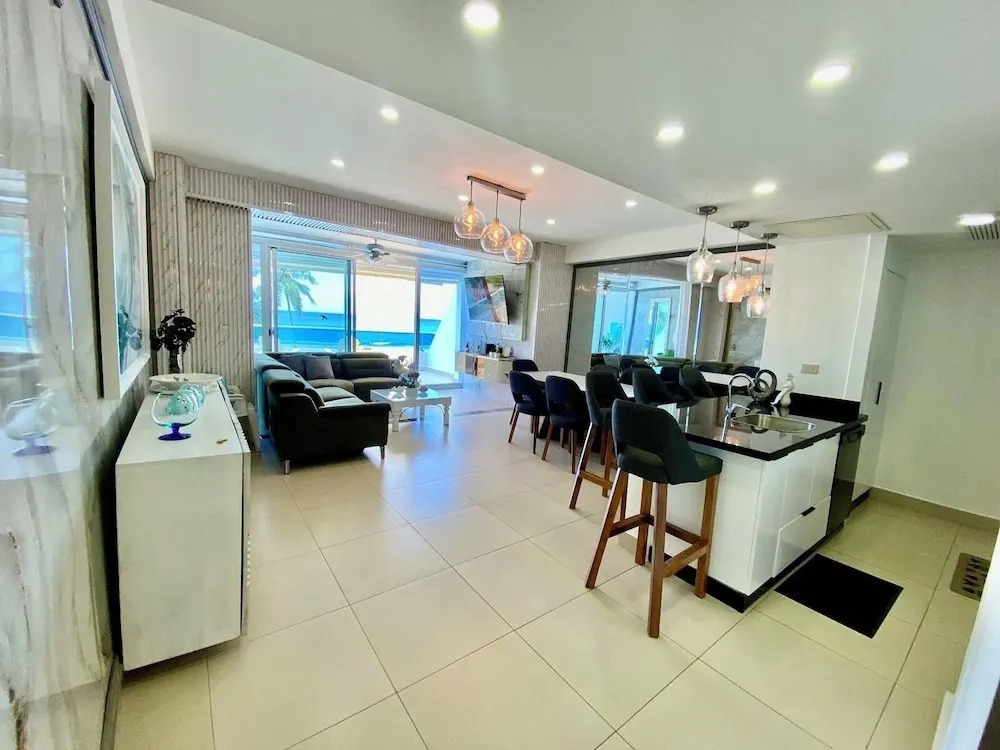 LasOlasTower JuanDolio