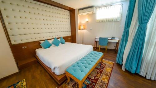 Lalit Service Apartment