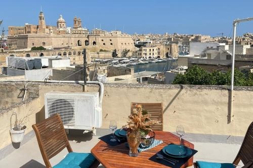 Magnificent Sea View Penthouse Cospicua