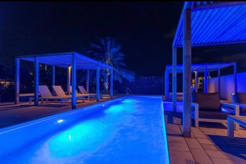 Luxury townhouse with pool in PALM BEACH