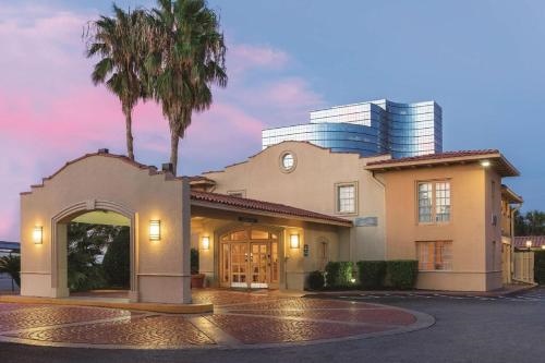 Causeway Inn - Metairie