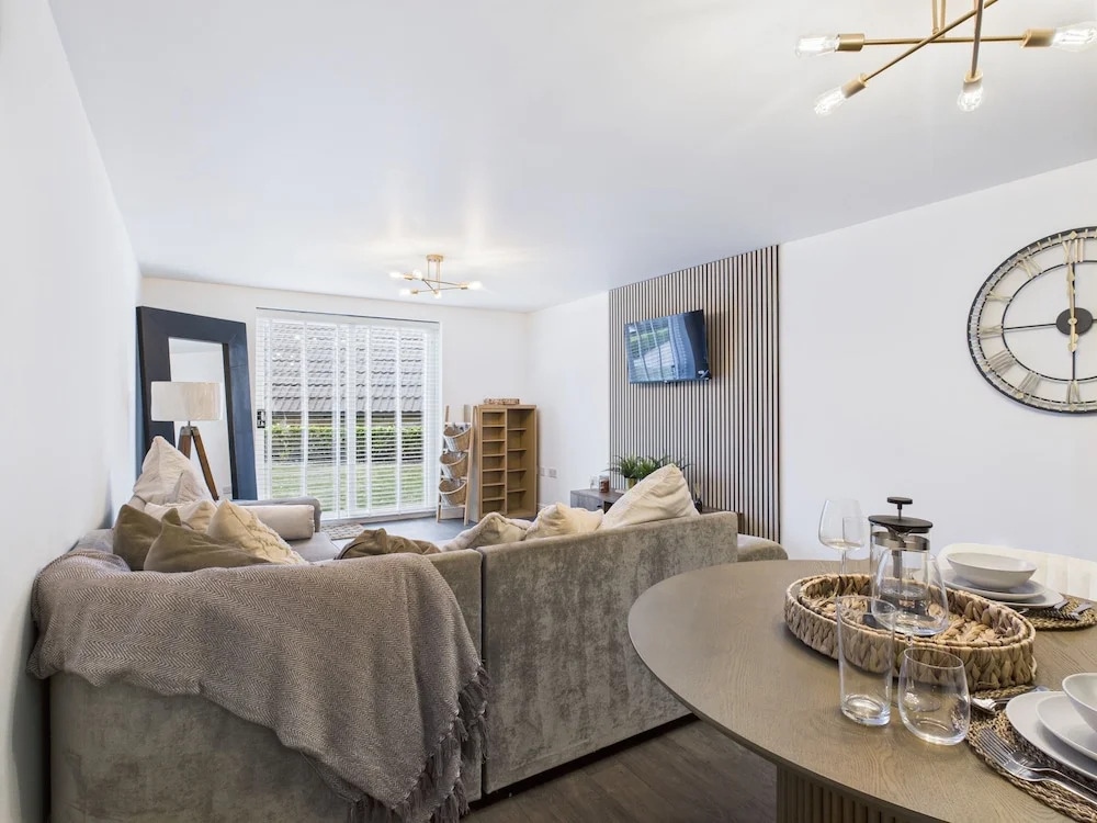 Modern Chaffordhundred Apartment Long Stay Sleeps2