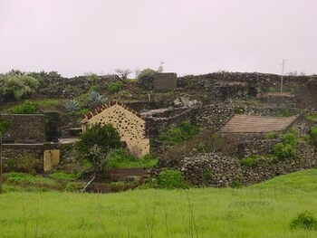 Property With 2 Bedrooms in Isora, With Wonderful Mountain View and Furnished Garden - 5 km From the Beach