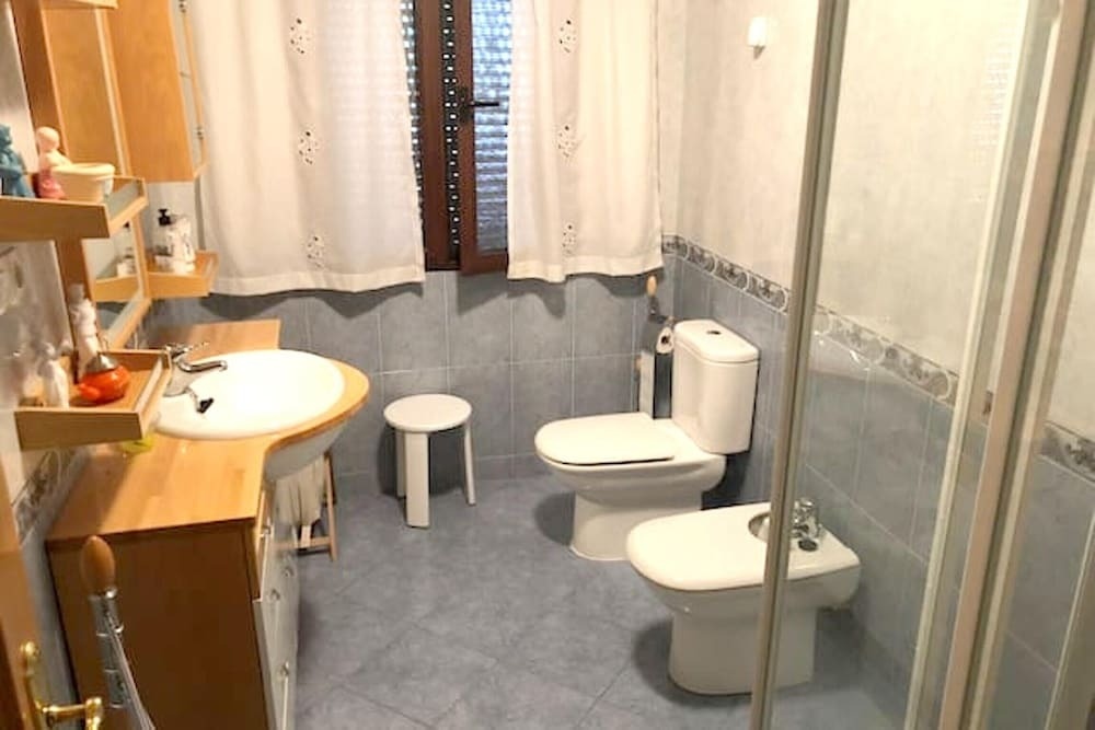 House With 3 Bedrooms in Madrigal de las Altas Torres, With Furnished Terrace