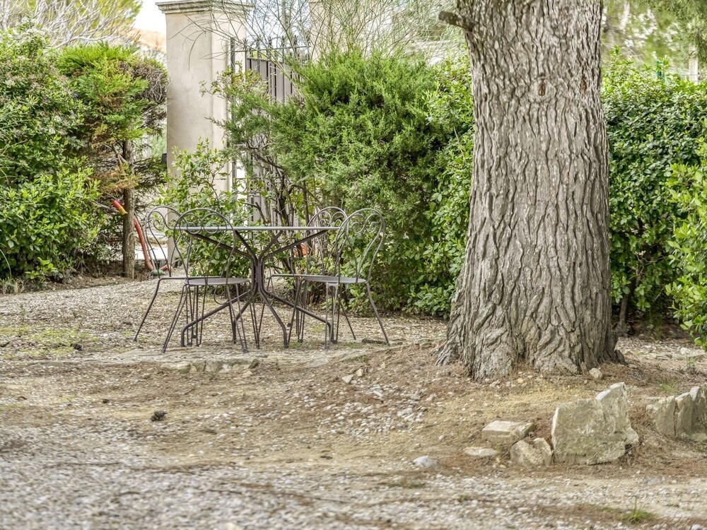 Inviting Holiday Home in Rasteau Near Vaison la Romaine