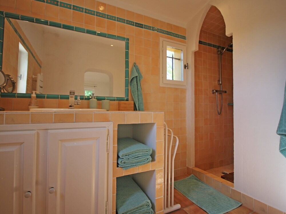 Spacious Villa With Private Swimming Pool a few Minutes' Walk From Lorgues
