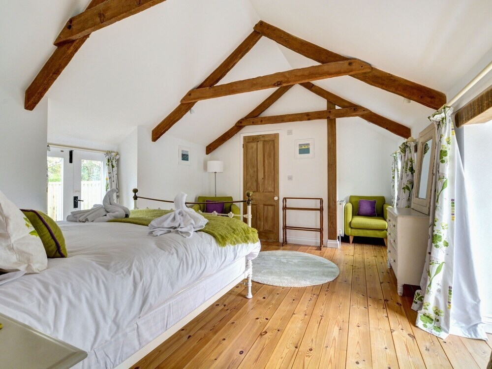 Bright, Spacious Holiday Home in Cornwall With a Garden and a Wood-burning Stove