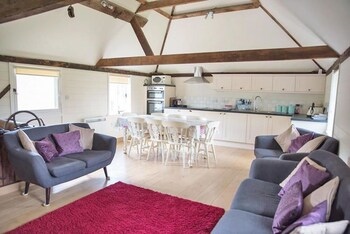 A stylish oast conversion on the 'Darling Buds of May' farm in beautiful Kentish countryside