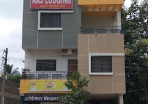 Raj Lodging Satara