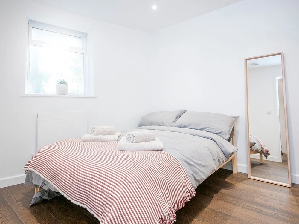 2 bed Modern Apart W/parking in Trendy Pontcanna