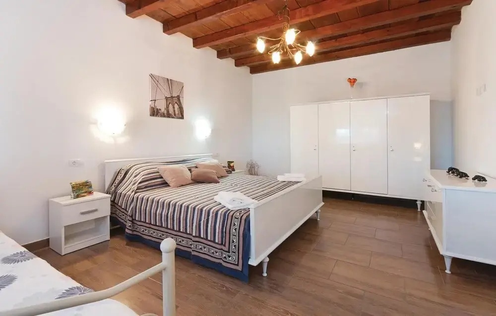 Amazing Home in Vodnjan With Wifi, 3 Bedrooms and Outdoor Swimming Pool