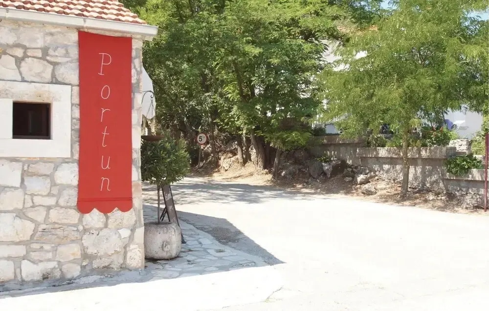 Amazing Home in Dingac-potocine With Wifi and 2 Bedrooms