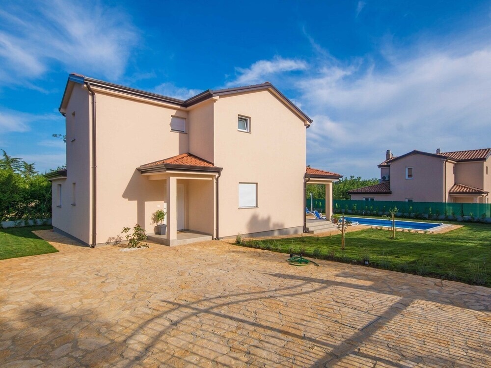 Modernly Equipped Holiday House Near Rovinj With a Private Pool