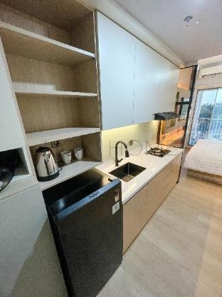 Apartement M-Town Avery Type Studio by HokiHome