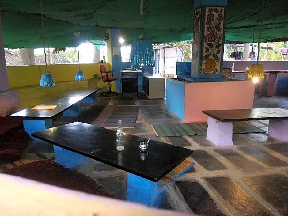 GOLDEN GARDEN homestay HAMPI