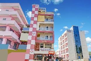 Hotel O M B R Guest House