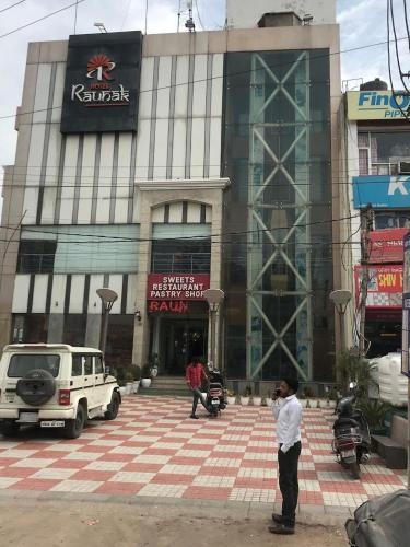 Hotel Raunak