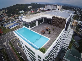 Ber-Santai at Sky Hotel Suite