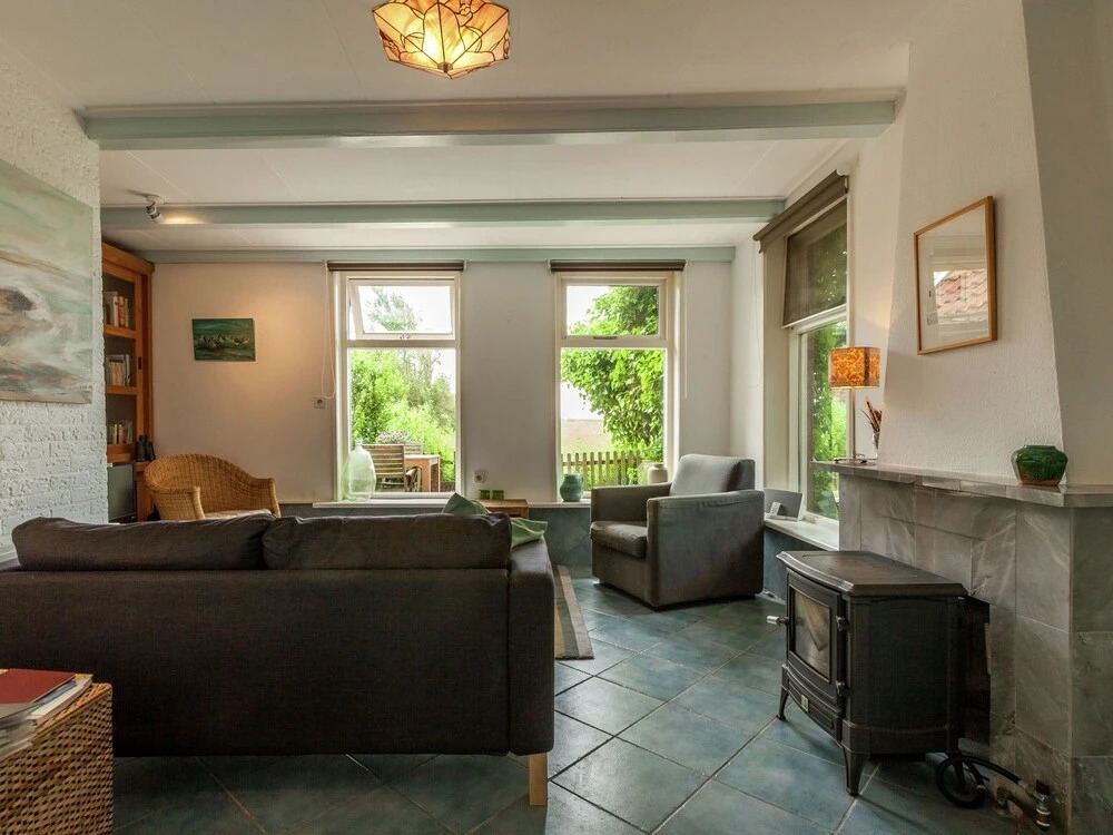 Cozy Holiday Home in Moddergat near Sea