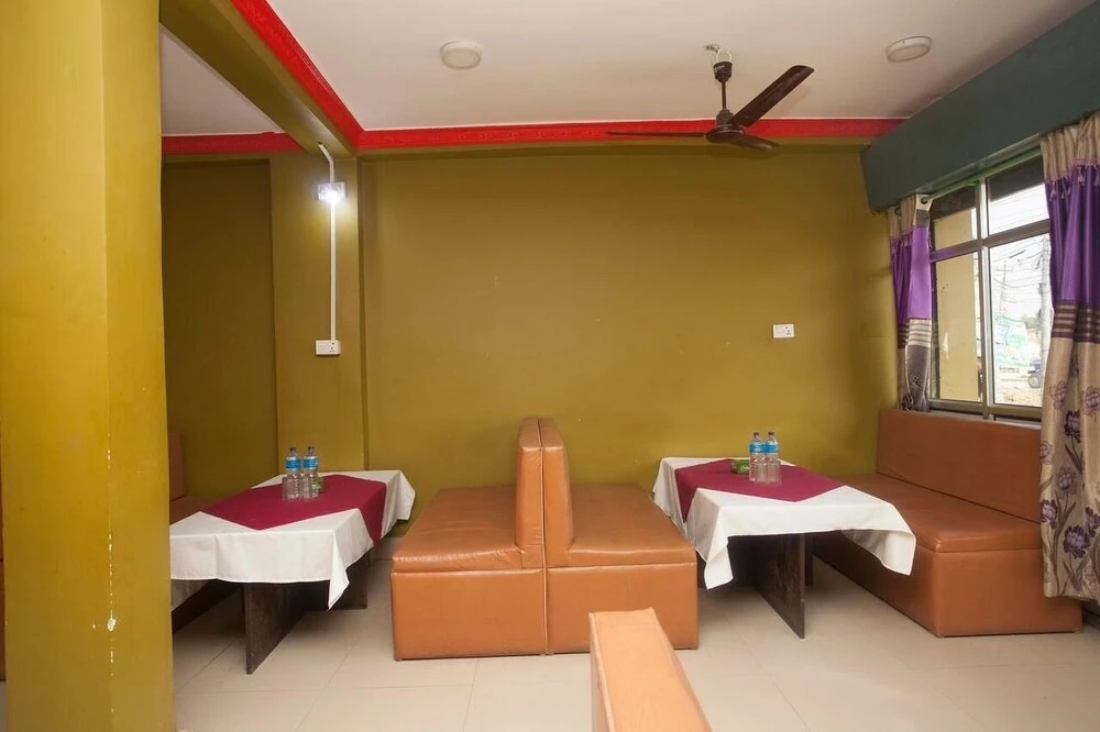 OYO 766 Hotel Crown Plaza