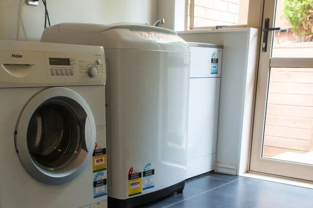 Elegant 6 Bdr Home, Sleeps 13 in East Auckland