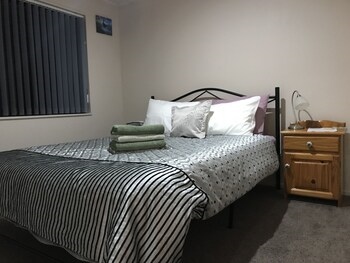 Walk to Town and the Beach Orewa