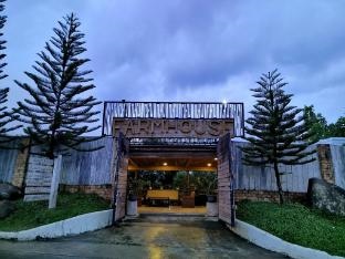 the Farmhouse Private Resort