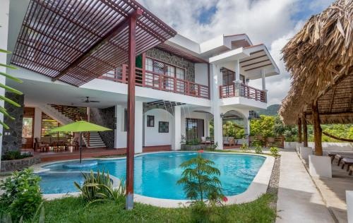 Las Golondrinas El Zonte El Salvador