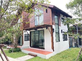 Baanrongmai Canal Front Cafe & Homestay