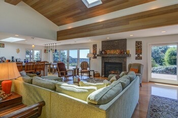 Voyagers Paradise - Three Bedroom Home