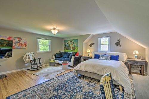 Trolley Apt Upper: Steps to Village Trail & Canal!