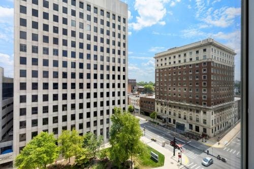 175 LEX - Walkable Downtown Lexington & Rupp Arena - Full Condos