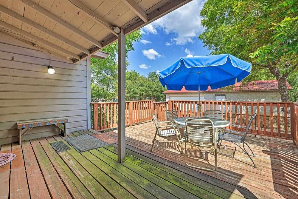 Llano Home With Yard: Walk to Restaurants!