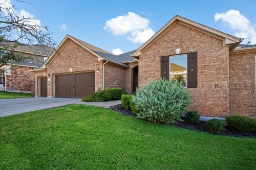 Modern Round Rock Retreat w/ Private Hot Tub