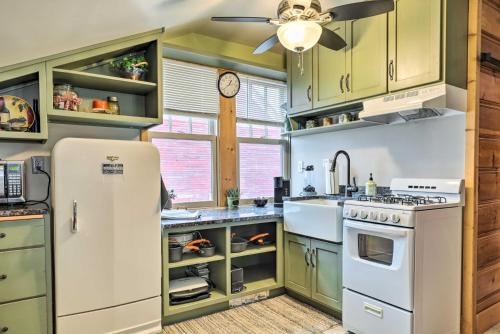 Beatrice Studio w/ Fire Pit: Near Golf!