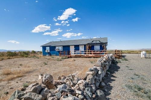 Rustic & Secluded Nevada Home: On-site Dog Park!
