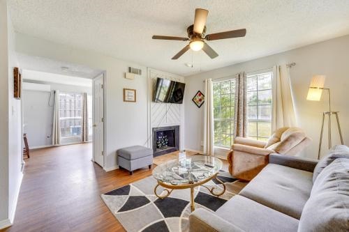 3 Mi to Downtown Fort Smith: Quiet Home w/ Patio