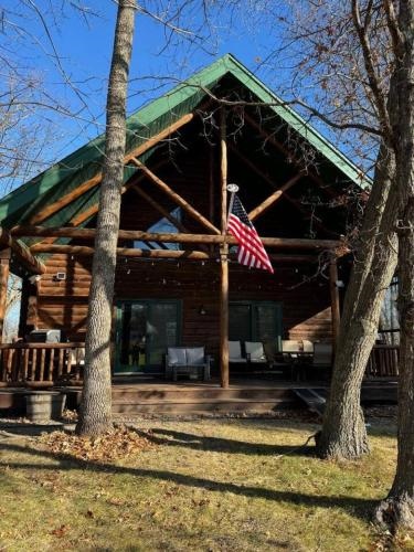 Pet-friendly Garrison Retreat w/ Gas Fireplace!