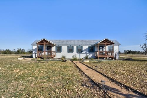 Bonny Bluebonnets Cottage With Stunning Hill Country Views