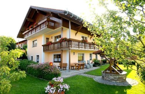 Ferienwohnungen Holzferienhauser Leithenwald