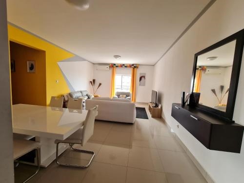 Remarkable 5-bed Apartment in Kilamba - Luanda