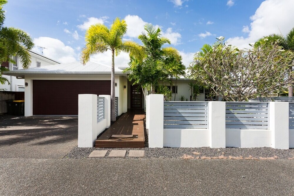 Cairns Beaches Home With Water View