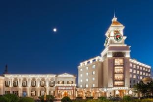 Moon River Puyue Hotel