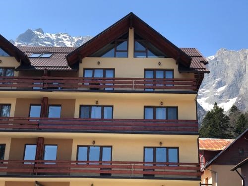 Kalinderu ADET lA?ngA? pA?rtie