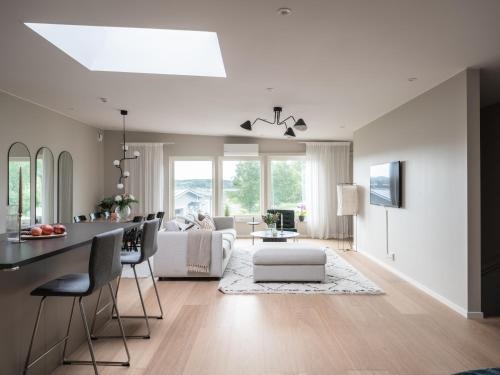 Luxury Modern Home near Gothenburg & 3 min t Beach