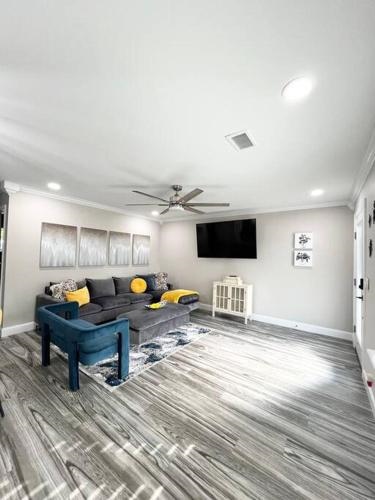 The Gem Stylish 2 Bedroom 1 Bathroom Newly Renovated